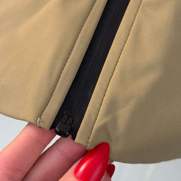 Peachy Athletics Cropped Zip-Up Jacket – Chic & Sleek Activewear Essential 🍑 - Picture 5 of 7